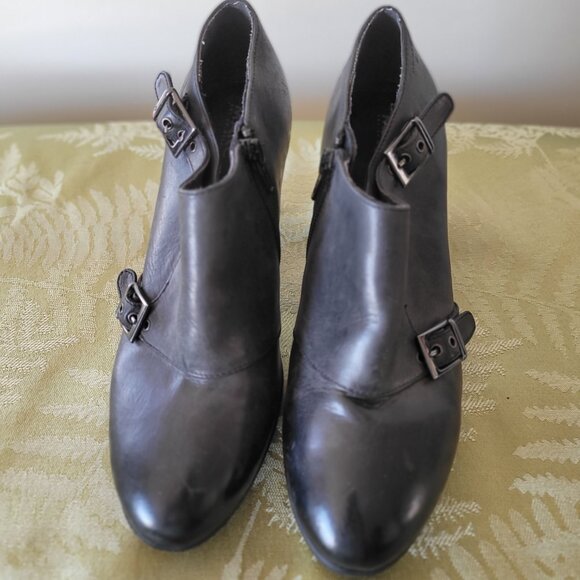 Marc Fisher Shoes - Picture 2 of 7